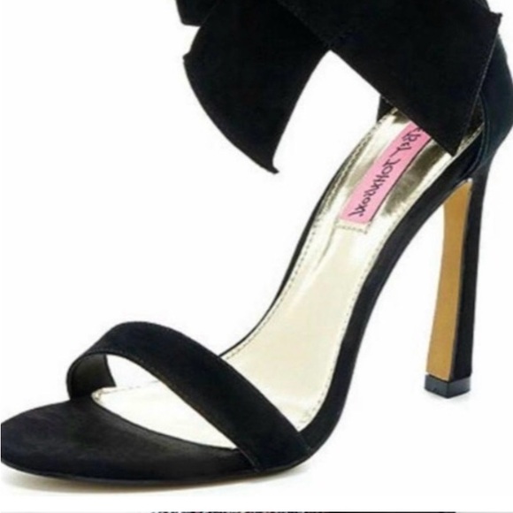 Betsey Johnson FRISKKY Satin Black Bow Heel - Picture 3 of 6